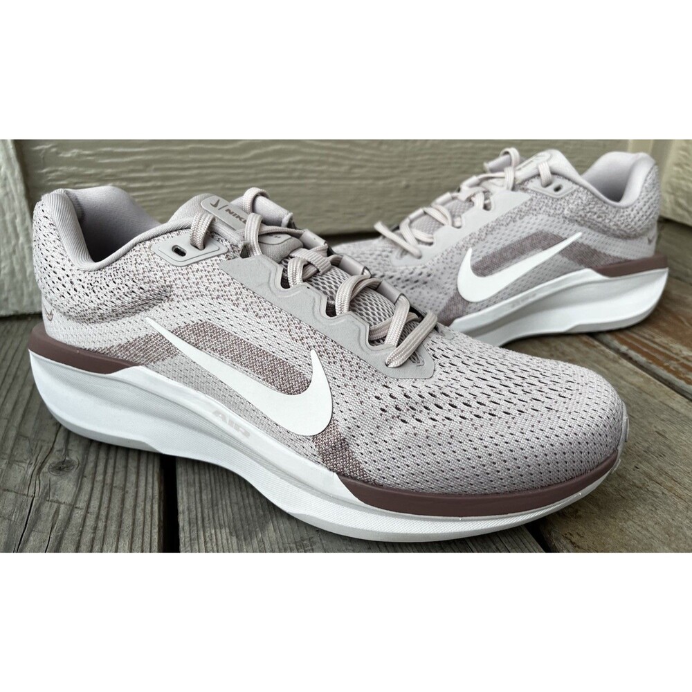 Nice! Nike Winflo 11 Women's size 9.5 Running Shoes Platinum Violet/Smokey Mauve